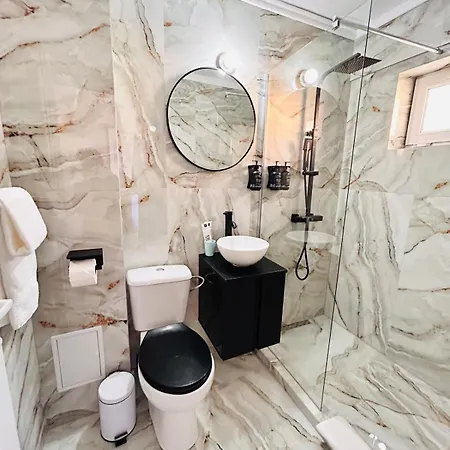 Casa Irina 2mai 게스트하우스 4*
