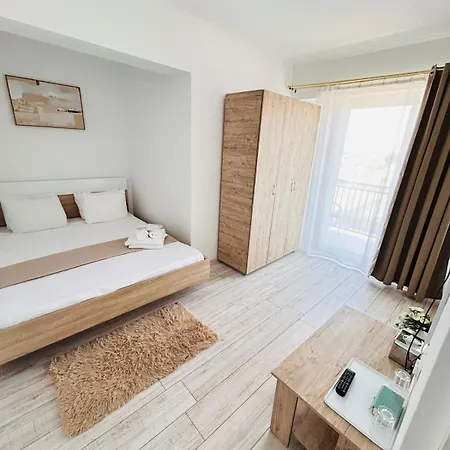 Casa Irina 2mai 게스트하우스 4*