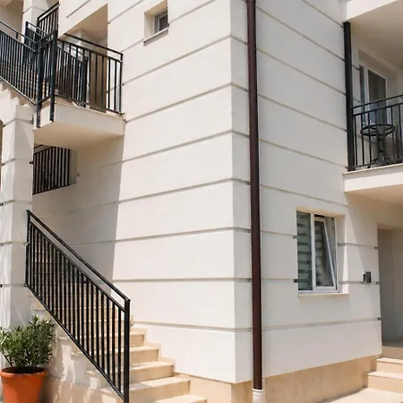 Casa Irina 2mai 게스트하우스 4*